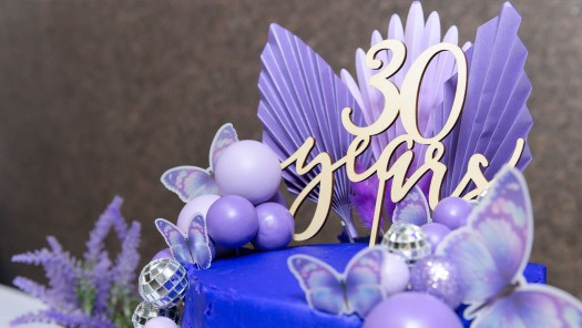 A cake with a 30th anniversary decoration