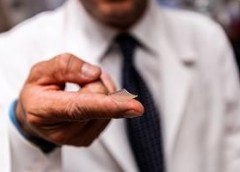 hand holding microneedle patch
